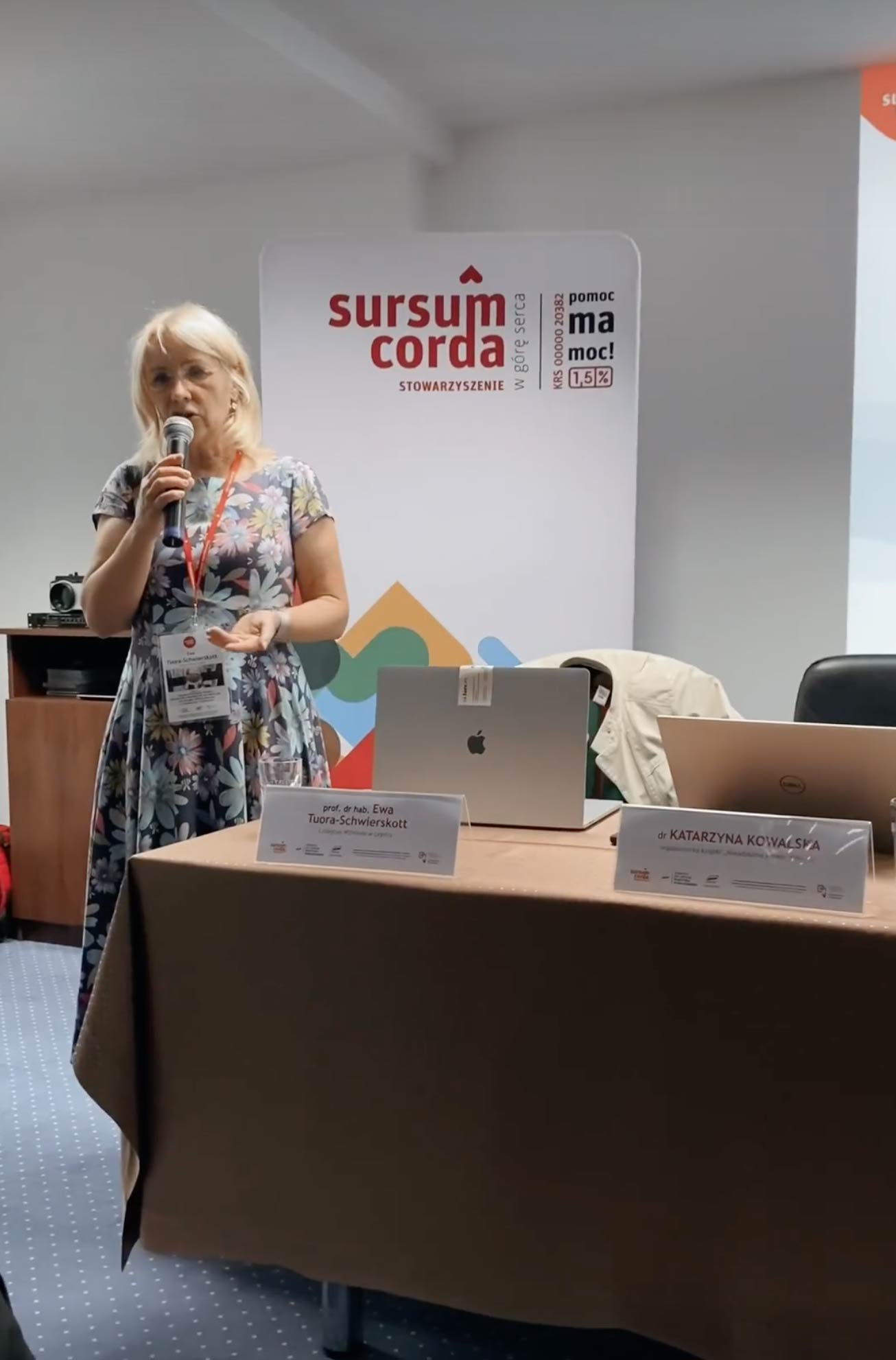 Konferenz in Sursum Corda