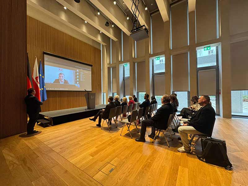 Der Einsatz künstlicher Intelligenz in der öffentlichen Verwaltung und bei den Bemühungen zur Bekämpfung des Klimawandels in Städten in Polen und Deutschland – Erfahrungsaustausch und Vorschläge für die Zukunft